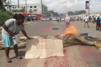 Gabon : Les exclus du BAC 2013 protestent devant lÂ’UOB